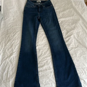 Bootcut jeans only - Bootcut jeans i storlek s, 32. Oanvända, nyinköpta men passar ej mig tyvärr. 