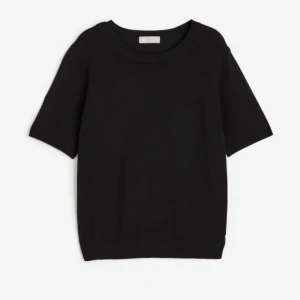 Stickad t shirt❤️‍🔥 - Finstrickad t shirt från hm! Nyskick, använd typ 3 gånger💗 skriv för egna bilder! Använd gärna köp nu