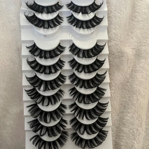 Nio par lösögonfransar  - Oanvända lösögonfransar, skriv dm för frågor 