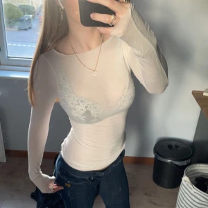 Vit intimissimi  - Säljer denna skitsnygga vita intimissimi tröjan