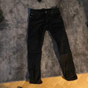 Jeans från weekday, storlek W29 L30 Sällan använd 