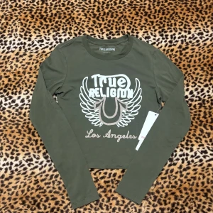 2000s true religion top - ✰*ੈ✩‧₊˚ läs gärna köpvillkoren innan köp ✰ skickar inga bilder på <3 ✰ i nyskick, tagen är fortfarande kvar ✰ storlek XS ✰ skriv gärna vid frågor💋