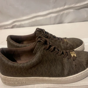 Micheal kors skor  - Sparsamt använda. 