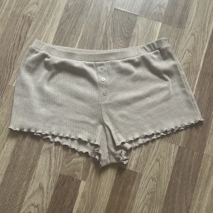 Pyjamas short  - Från hm oanvända då dom va för små säljer även fler saker då jaga ja flytta så in och kika☺️