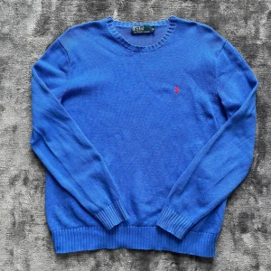 Stickad Ralph Lauren tröja  - Säljer min stickad Ralph Lauren tröja i storlek medium i bra skick.