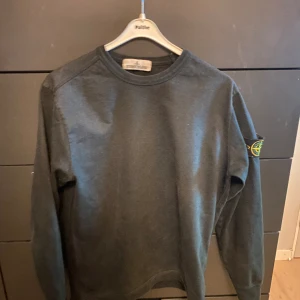 Stone island tröja  - Säljer min gamla Stone island tröja. Äkta såklart, nypris 3000. Priset kan diskuteras 