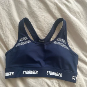 Sport bh - Endast testad. Storlek S. Nypris: 499kr