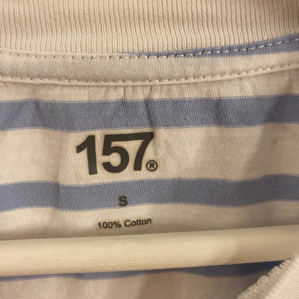 Jag säljer en blårandig tröja ifrån lager 157, jag har bara använt tröjan ett fåtal gånger. Tröjan är i storlek S. . Tröjor & Koftor.