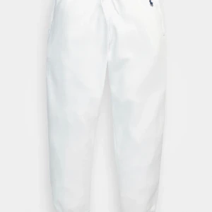 Polo Ralph Lauren byxor  - Säljer byxorna till koftan som jag fick som gåva som en dress. Även dessa är endast använda 3 gånger. Säljes separat men även som dress (Paketpris). Originalpris i affär ligger på 1695(Zalando) 