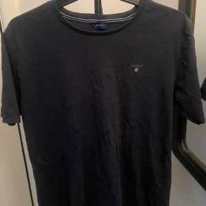 Gant T-shirt  - Lite urtvättad, storlek 176, passar mig med s-m❤️