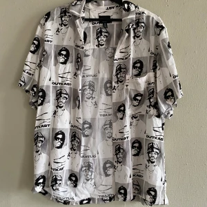 OUTKAST SKJORTA - aldrig använd  