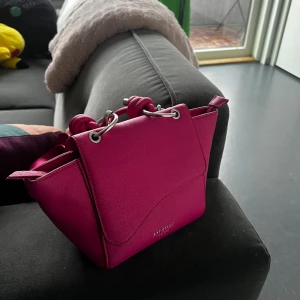 Väska  - söt rosa väska 