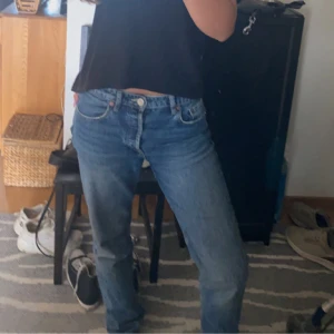 Midrise Jeans  - Midrise jeans från zara. 