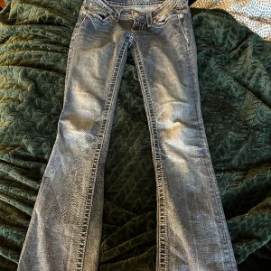 Miss me jeans  - Skriv för fler bilder, midjemått 35cm, innerbenslängd 82cm💕💕