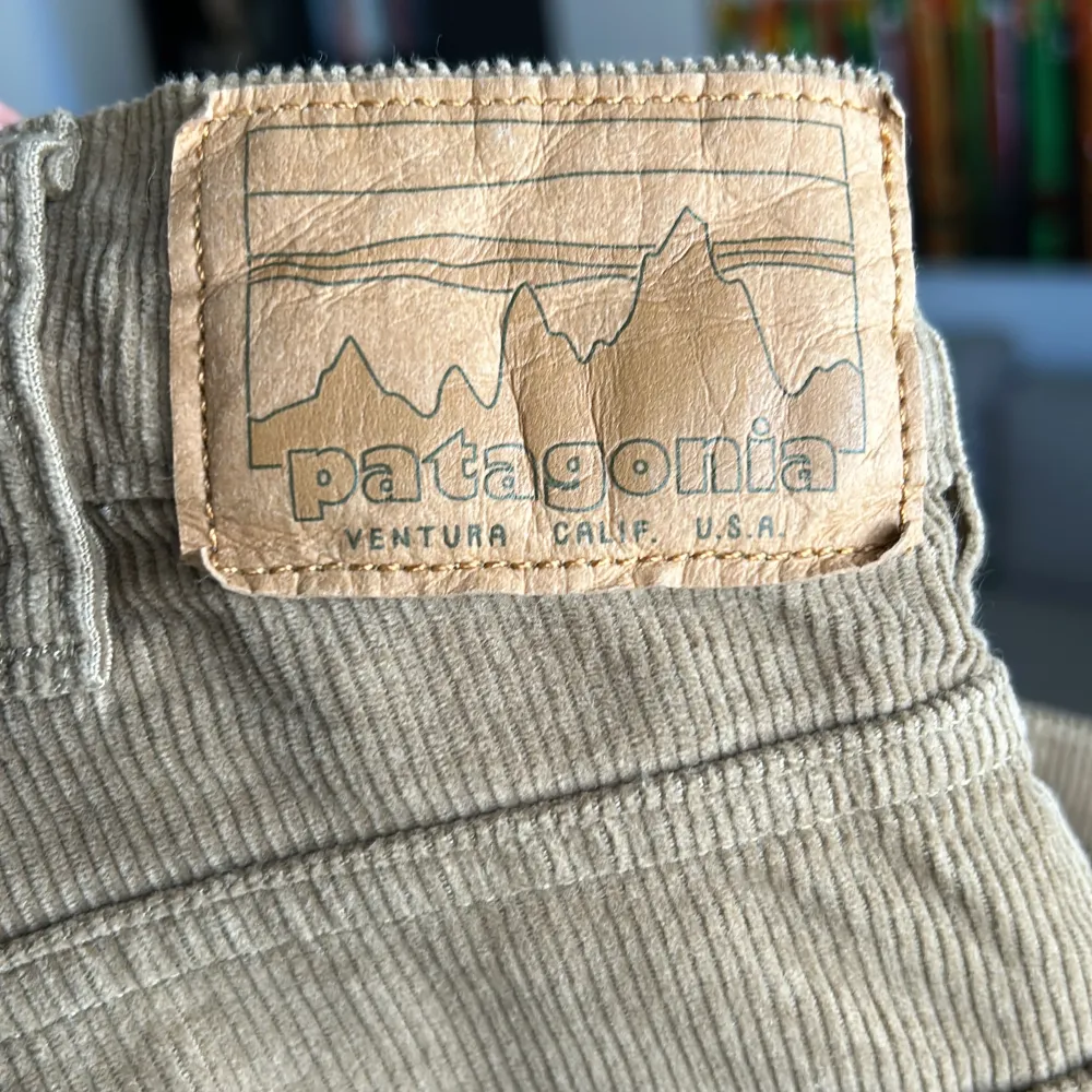 Helt nya Patagonia-jeans. Riktigt skön passform och dom funkar både till vardags och ute i naturen. . Jeans & Byxor.