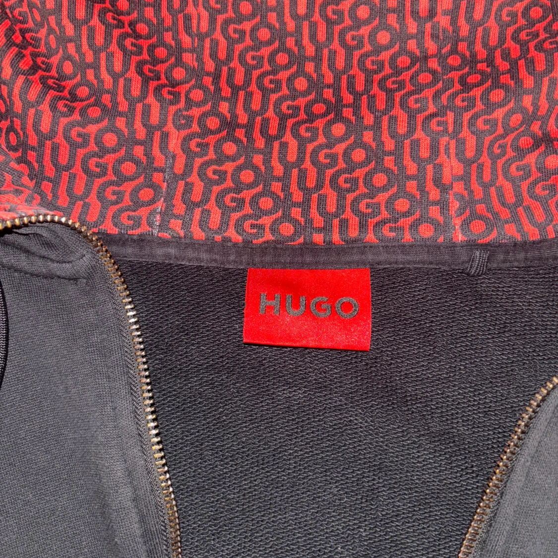 Röd hugo boss kofta  - 90