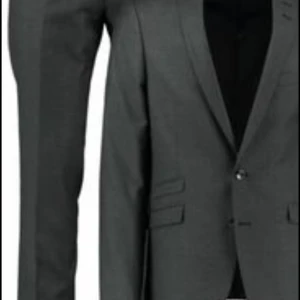 Tiger Of Sweden Kostym  - Endast använd 3 ggr   Strl 46 ( small) Färg Antracitgrå Nypriset på NK 4800kr