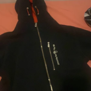 Sail racing hoodie  - Limiterad sail racing hoodie. använder inte bara så tänker sälja den