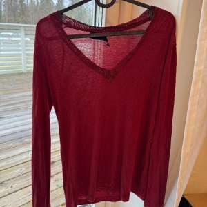 Snygg röd/vinröd tröja från Zara, lite för stor för mig💗 inga defekter strl S/M