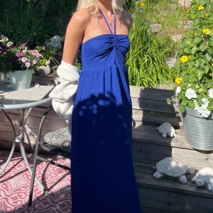 Blå klänning  - Superfin blå klänning ifrån hm, använd 1 gång. Storlek Xs, passar även S❤️