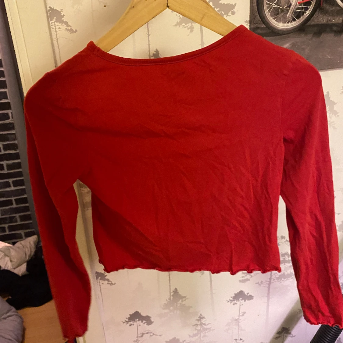 Röd magtröja, knappt använd - 90