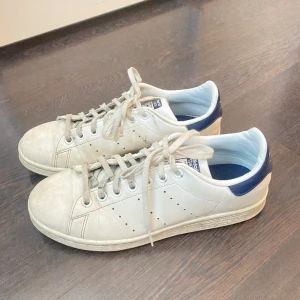 stan smith  - stan smith skor säljer pga att de är för små för mig bra skick och inga defekter! hör av er vid frågor eller tryck köp nu💕