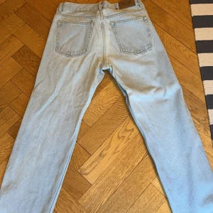 Jeans ljusblå  - Storlek 28 