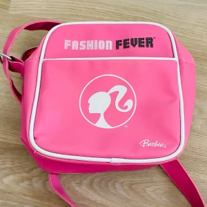 Väska Barbie  - Rosa väska från Barbie i gott skick 