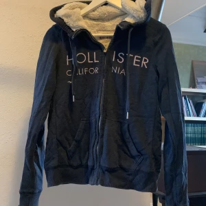Hollister-kofta  - En riktigt gosig och varm kofta😊