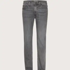 Gråa jeans från Riley | Slim Fit | Storlek M, men passar även i S | Nypris: 599 kr | Passar perfekt  till våren och sommaren. 
