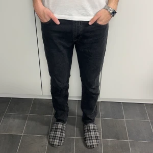 Lee jeans - Lee Rider jeans | Skick 9/10 | W31 L32 | Nypris 1100kr | Modell är 181cm lång | Frakt via PostNord eller Instabox på kundens bekostnad | Hör av er vid funderingar📧