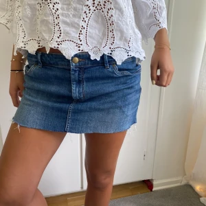 Lågmidjad jeanskjol - Söt lågmidjad jeanskjol🩷Storlek 40 men passar mig som vanligtvis har S/M🩷