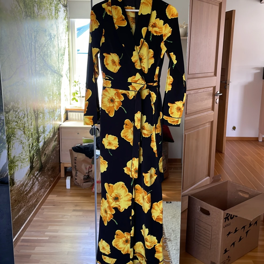 Gulblommig jumpsuit - 91