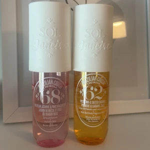 Sol de Janeiro parfym - Två st öppnade och använda Sol de Janeiro parfymer i doft 62 och 68. 90 ml. Ni ser på bild 2 hur mycket jag använt. Orginalpris 269kr/st, jag säljer båda för 250 eller en för 150.