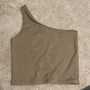 Gina tricot topp  - Topp från Gina tricot i fint skick storlek S