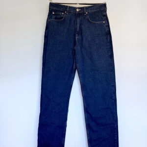 Raka, blå jeans - Raka blå jeans från Gina Tricot. Storlek 38. Aldrig använda.