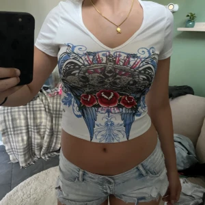 tank top - as snygg tröja med coolt tryck på i strl S! Vet inte märket då jag köpte den på en loppis och det inte finns en lapp❤️ vid fler frågor hör av dig!