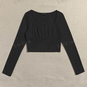 Svart tröja - Användes mycket under 2022 men har inte används dom senaste 2åren. Materielet på den är helt okej fortfarande 