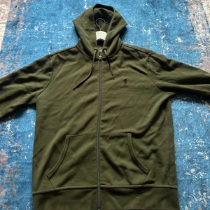 Polo kofta grön  - Ganska bra skick, allt är på plats, ganska unik färg storlek M ganska Pris går att diskuteras  