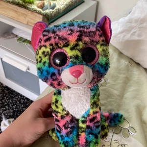 GOSSEDJUR TILL SALU🧸🤎 - •2 gossedjur till salu • kan köpas en och en • pruta gärna pris! • pris tas privat • bra skick, inga hål osv • tvättas innan leverans • från märket TY •