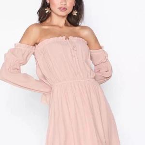 Soft off shoulder - Helt ny