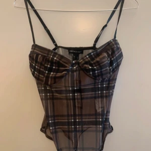 Body - Body i merch med bygel!🌸 oandvänd 