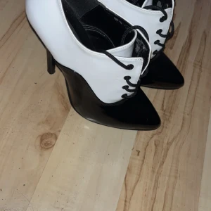 Rockabilly skor - Svartvita rockabilly skor Aldrig använda 