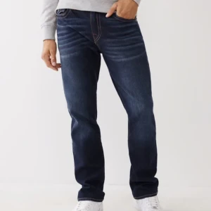 True religion jeans - Säljs pga att de inte används längre, mycket bra skick men använd runt 3-4 gånger💋Skriv för mått eller fler bilder! (Första bilden är lånad) Orginalpris: 1400