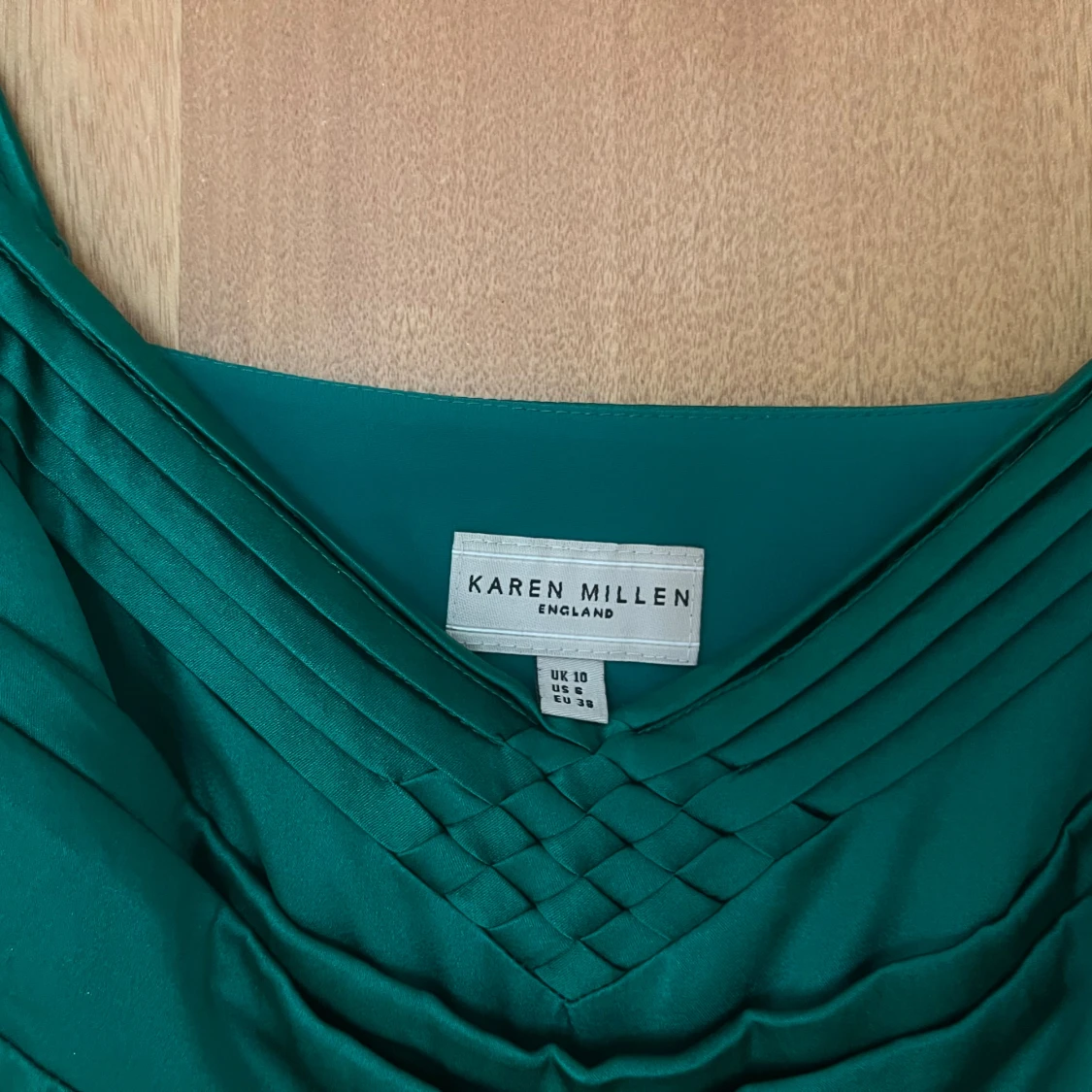 Karen Millen grön klänning i siden - 90