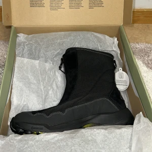 Vinterskor - ICEBUG vinterskor som bara tar plats, oanvända med taggen fortfarande på i storlek 39 (Nypris 1800)