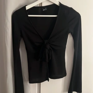 Gina topp m rosett - Kända gina toppen, inte använd helt orörd. 🥰kosta 299 i butik