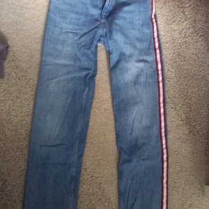 jeans - straight leg jeans, med röd kant