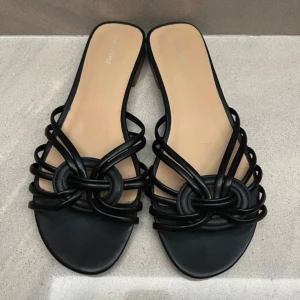 Sandaler - Så fina svarta sandaler i storlek 39/40. Som nya. Skriv dm vid frågor! ❤️