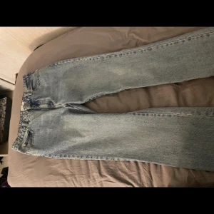Low jeans  - Low waist jeans i storlek 38/40  Helt oanvända dp dom var för små  Nypris 550kr 